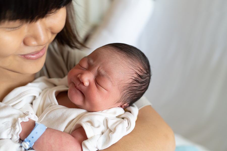 5 Tips for New Moms - New Parent - essential guide for new parents